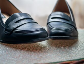 Paraboot x Camille Fournet : le mocassin Orsay et un sac en cuir plissé, en édition limitée