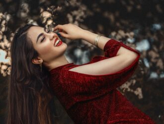Pandora x Pat McGrath : des charms rouge à lèvres et des bagues en forme de lèvres