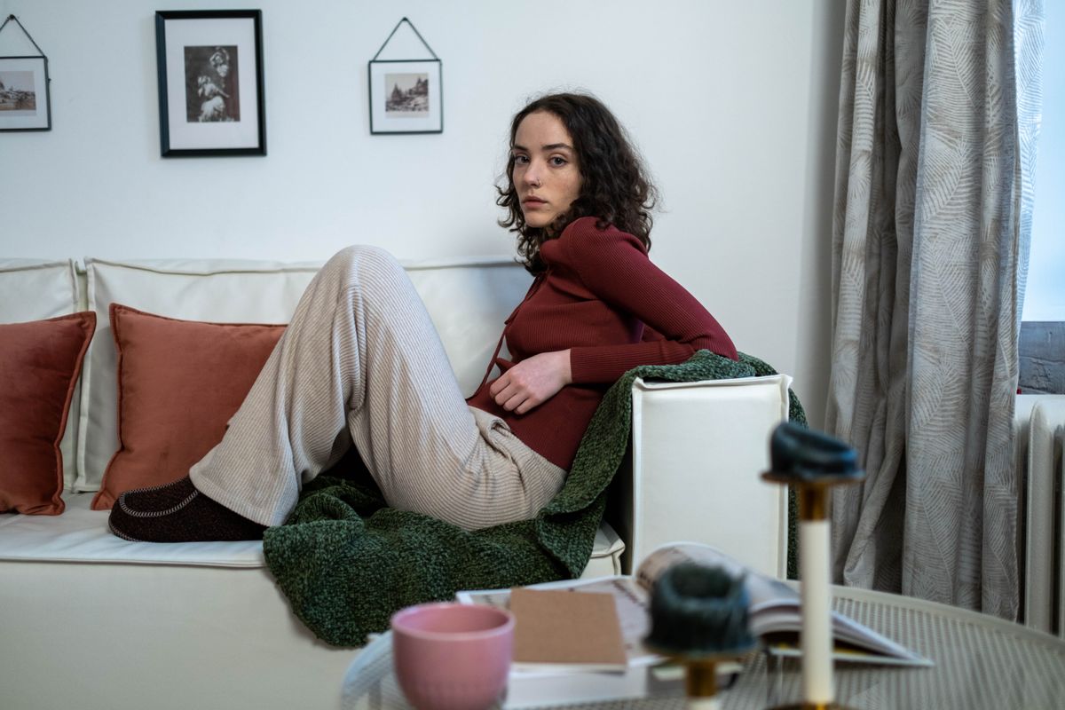 Tablier, maille et salon : la mode femme de l&rsquo;hiver rentre à la maison